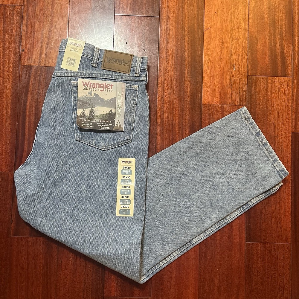 Wrangler Jeans Mens 38x30 Rugged Wear Classic Fit Blue Light Wash 39902RI NWT